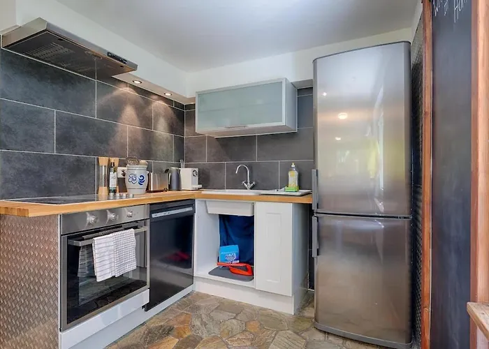 Riverside Apartment *